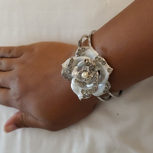 Flower Bracelet - Picture 5 of 7